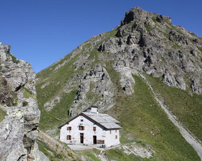 RIFUGIO OSPIZIO SOTTILE E RIFUGIO CARESTIA 